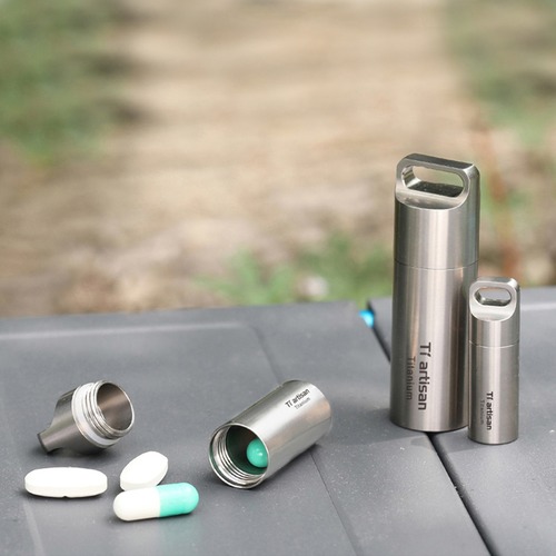 ピルケース 携帯用 小型 薬ケース 純チタン 防水 キーホルダー お出かけ 旅行 アウトドア キャンプ レジャー