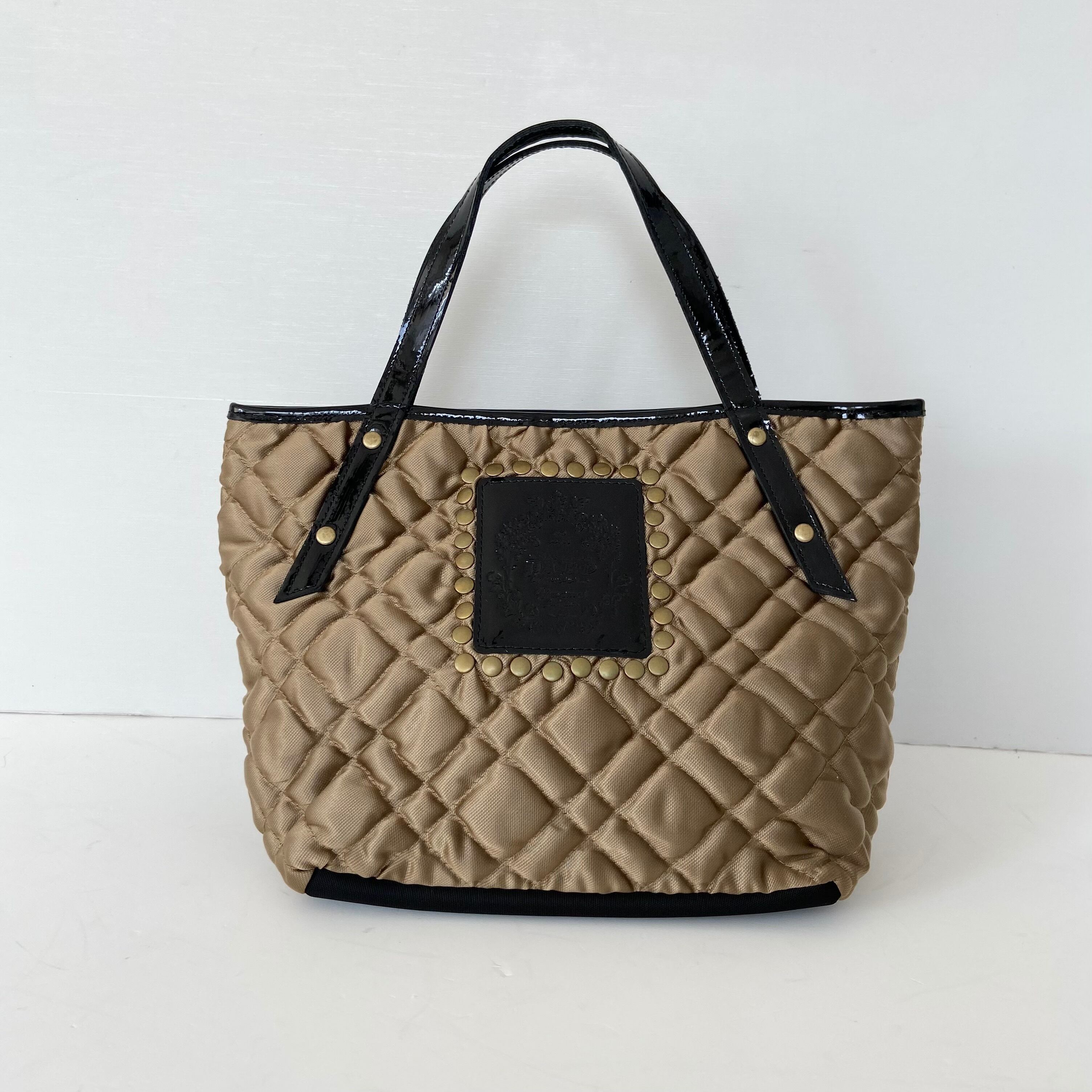 収納力バッチリ♪モコモコキルトバッグ エナメル革持ち手*ベージュ