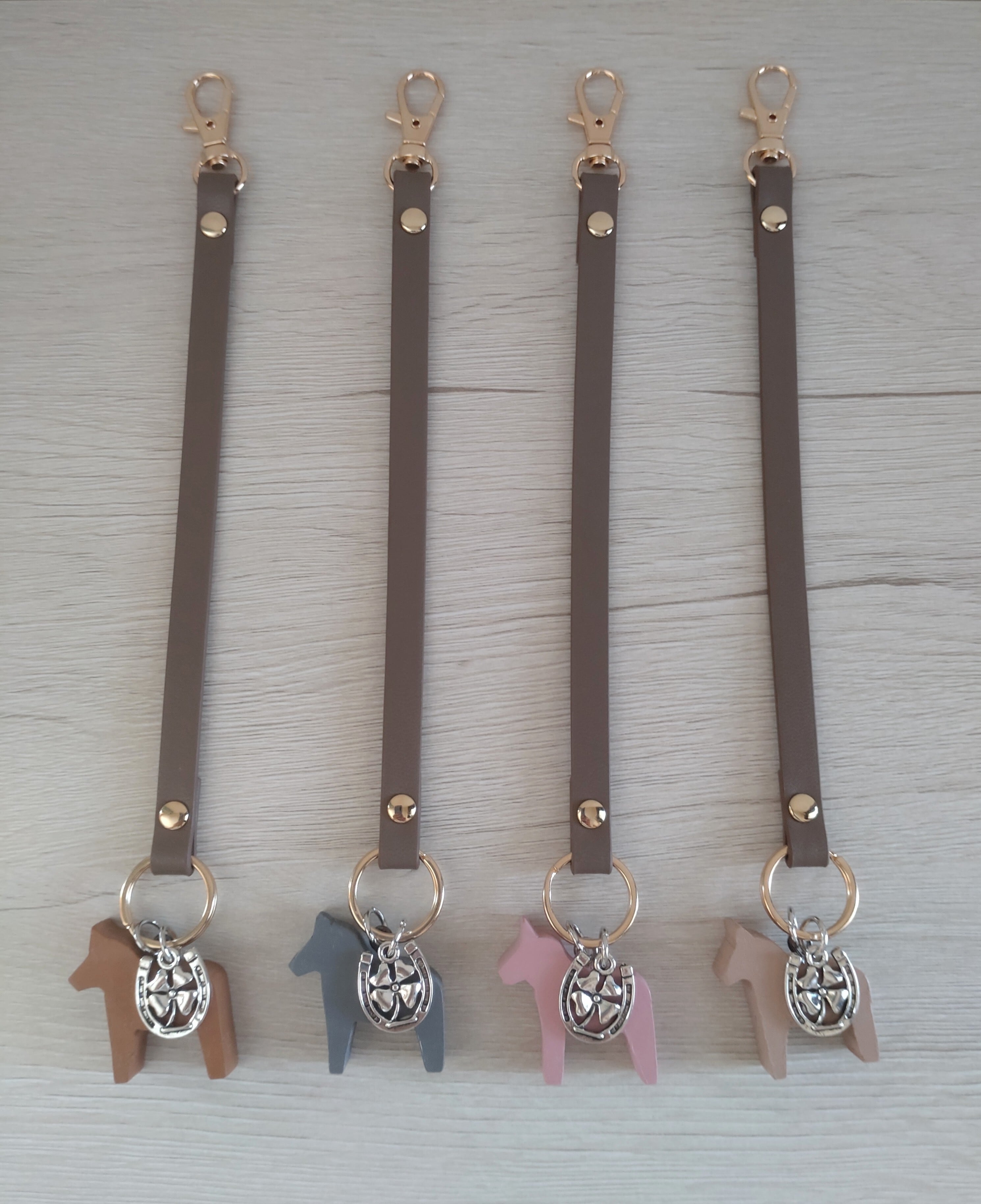 entiere バッグチャーム 馬 午 うま 馬蹄＆クローバーミニチャーム お馬×馬蹄クローバー】バッグチャーム | SDGsのお馬グッズ＆引退馬