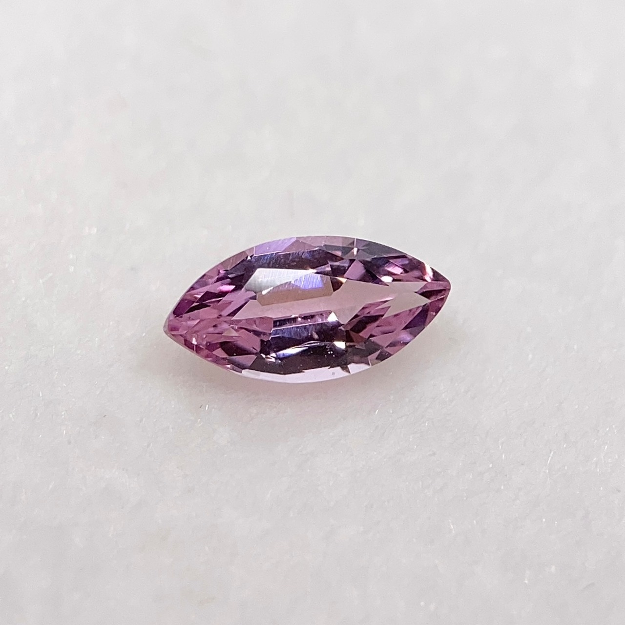 スピネル マーキスカット ルース 0.40ct ピンク系 約7mm×3.5mm r-0657