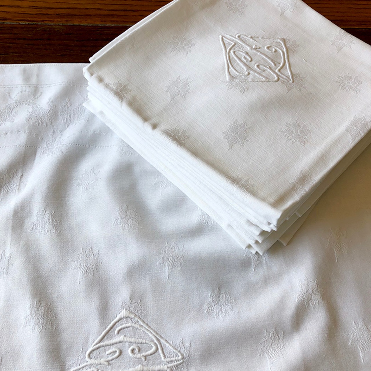 テーブルナプキン フレンチリネン ダマスクス織 モノグラム刺繍