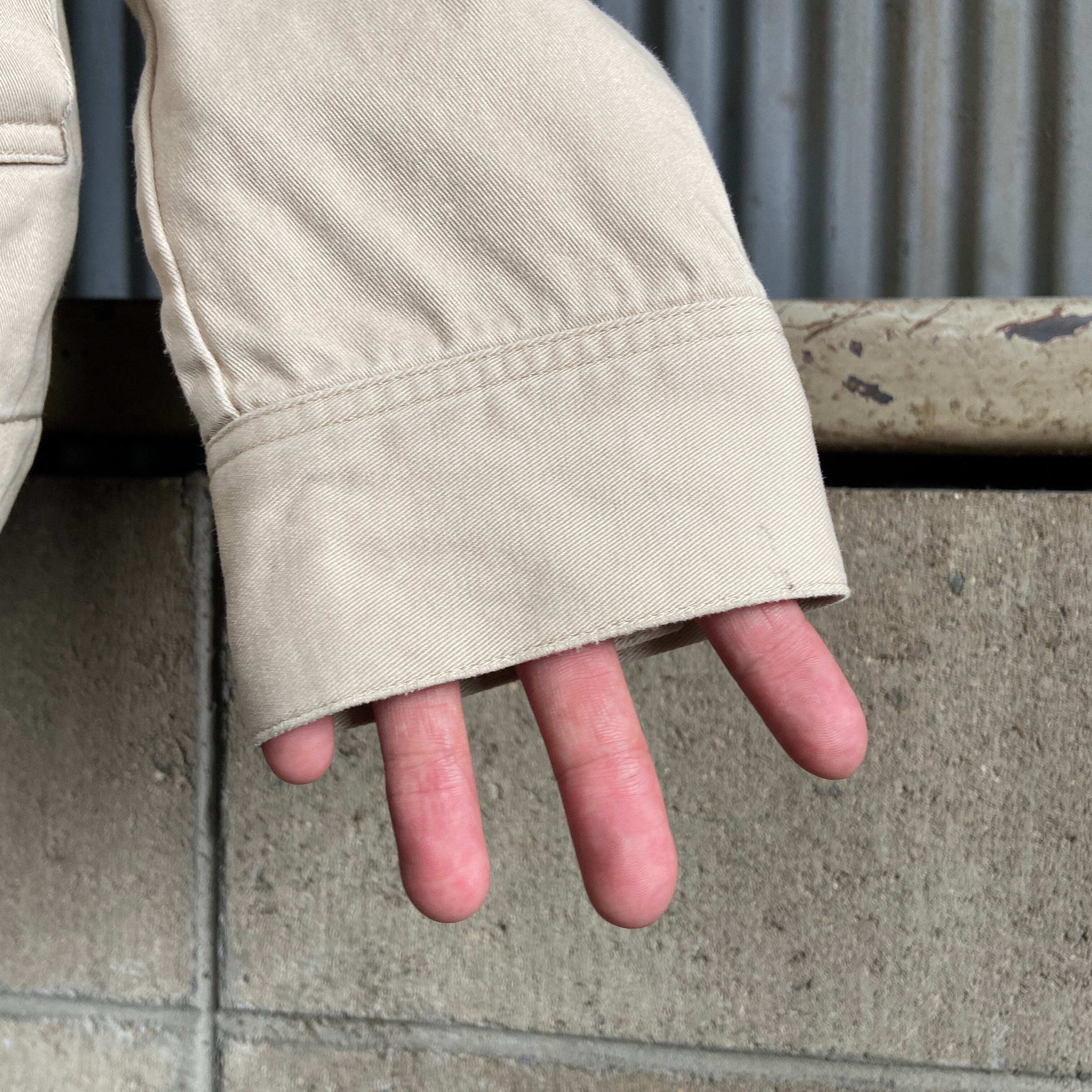 BURBERRYバーバリーロンドンのエンブレムベージュジャケット BURBERRYバーバリーロンドンのエンブレムベージュジャケット