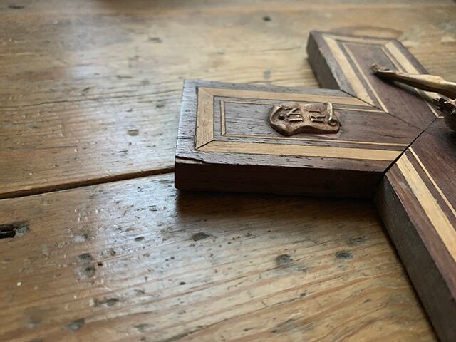 ラインの入った素敵な木製の十字架 フレンチアンティーク