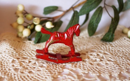 イギリス　赤い木馬　　ロッキングホース　クリスマスオーナメント