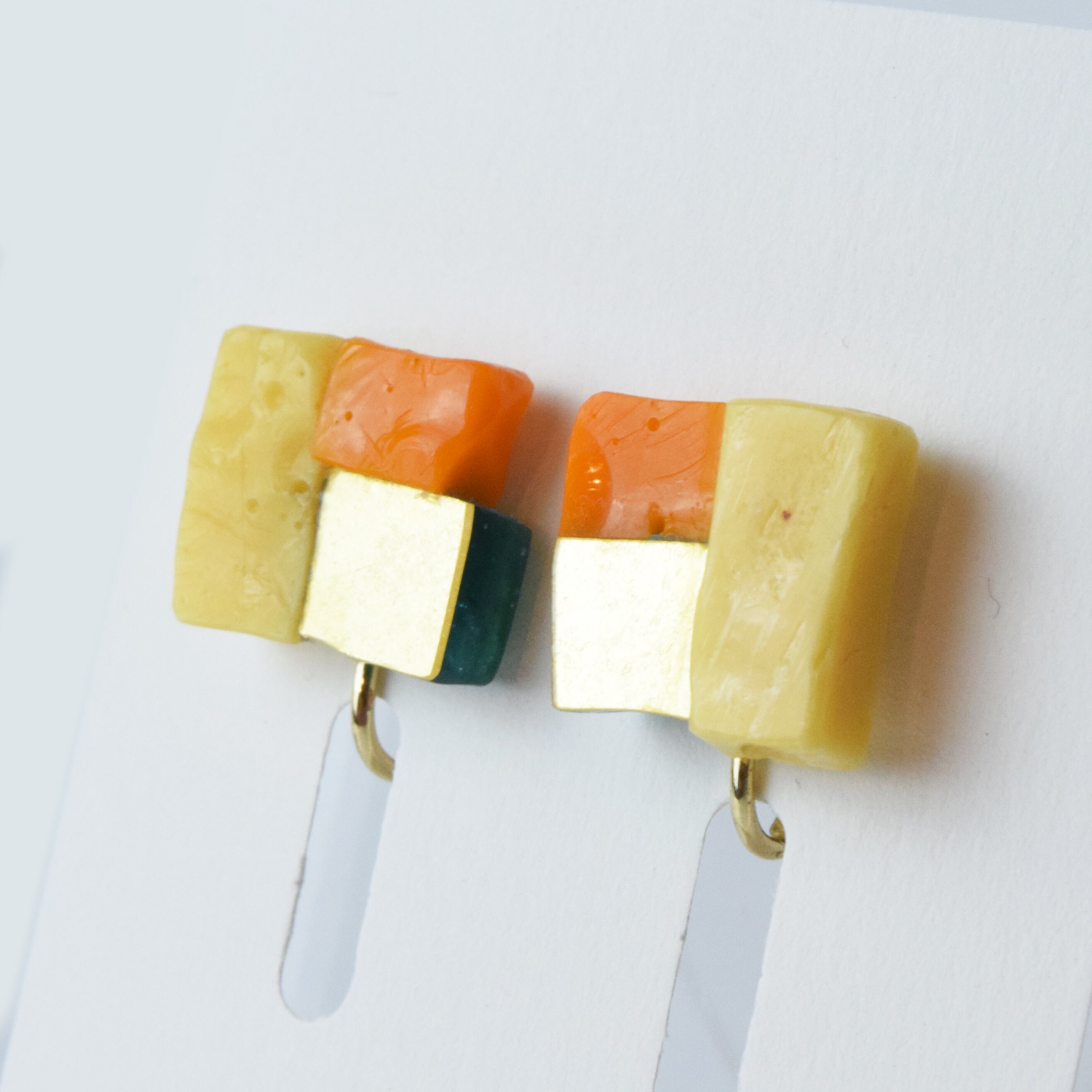 【ベーシック】イヤリングM　黄緑×オレンジ×ゴールド