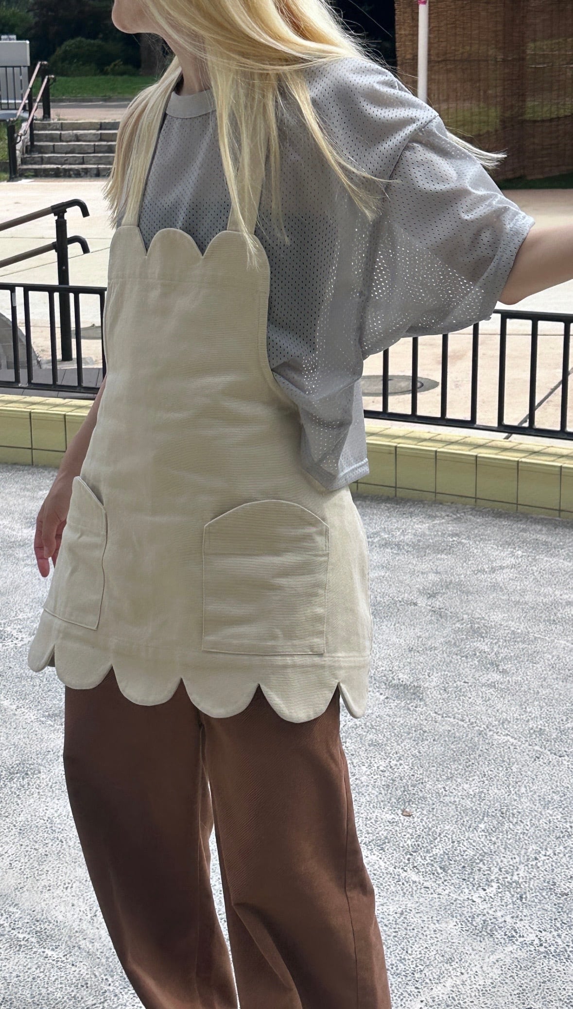 MOON TREE PLANET  [APRON]