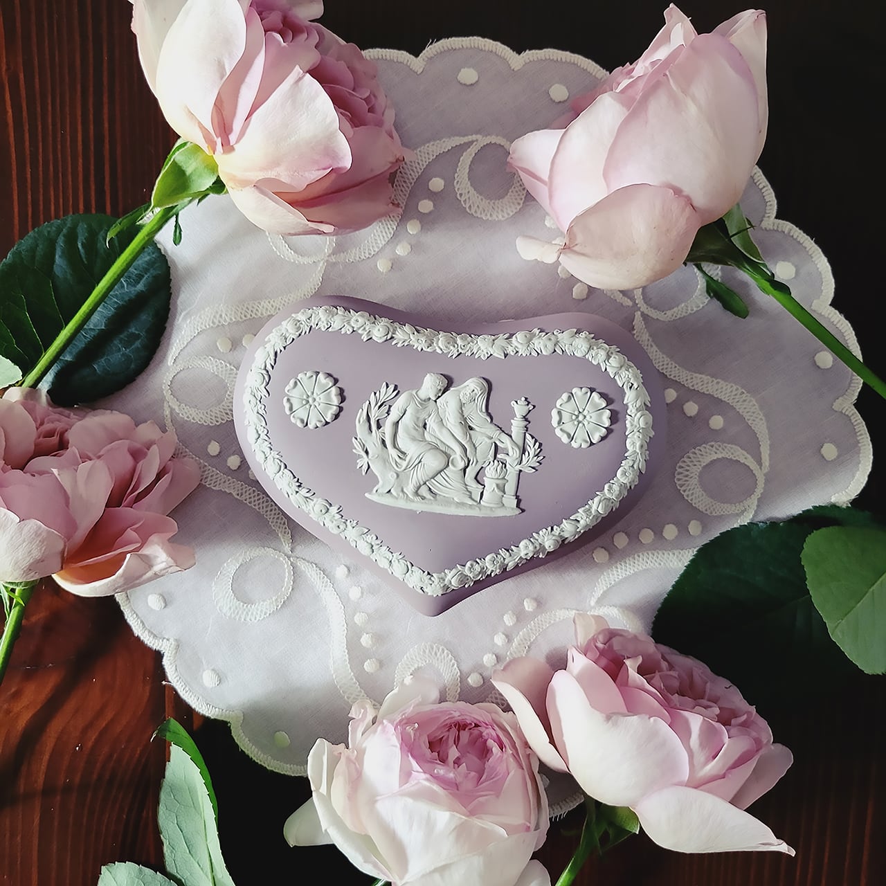ウェッジウッド　ジャスパーウェア　ライラック　ハート形小物入れ