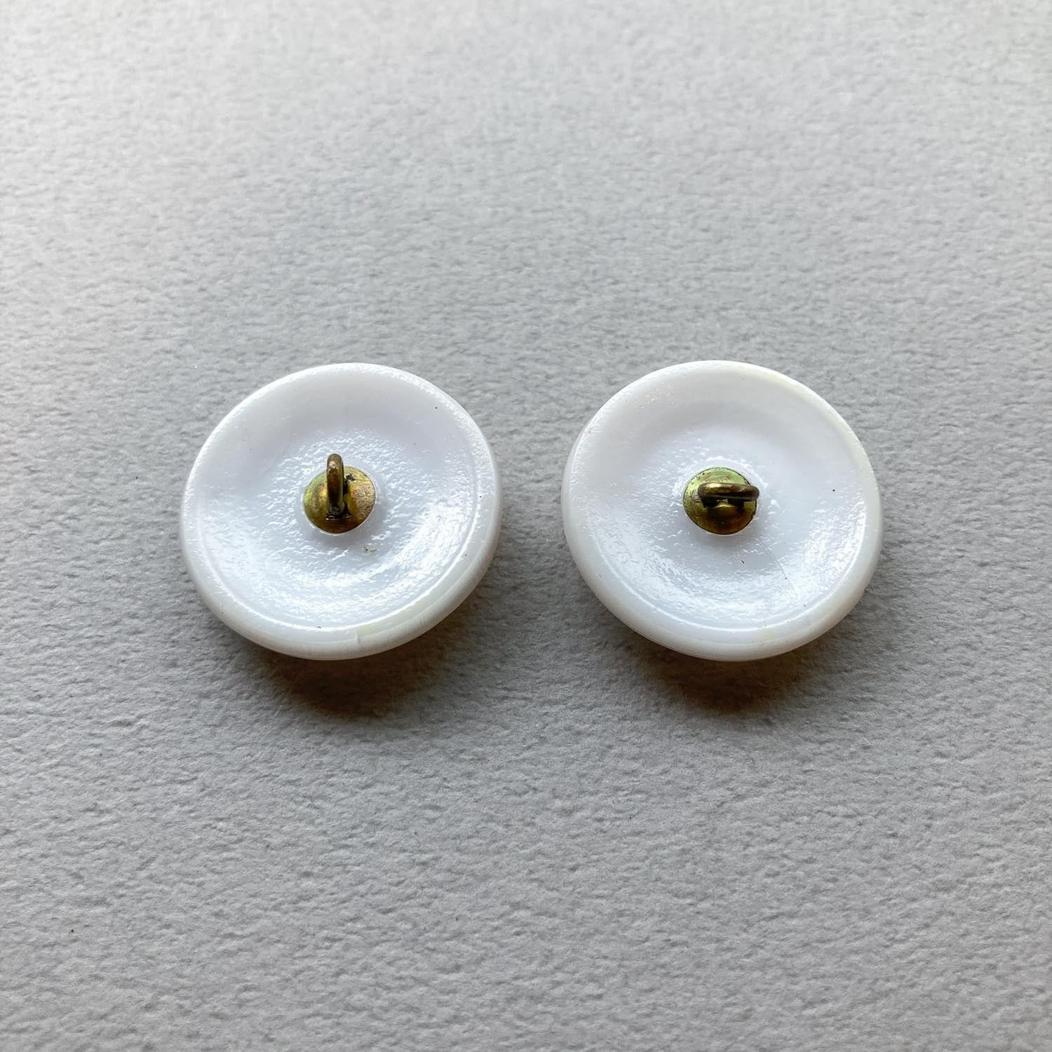 再入荷〉ゴールド猫チェコガラスボタン（23mm） | Dua-アクセサリー