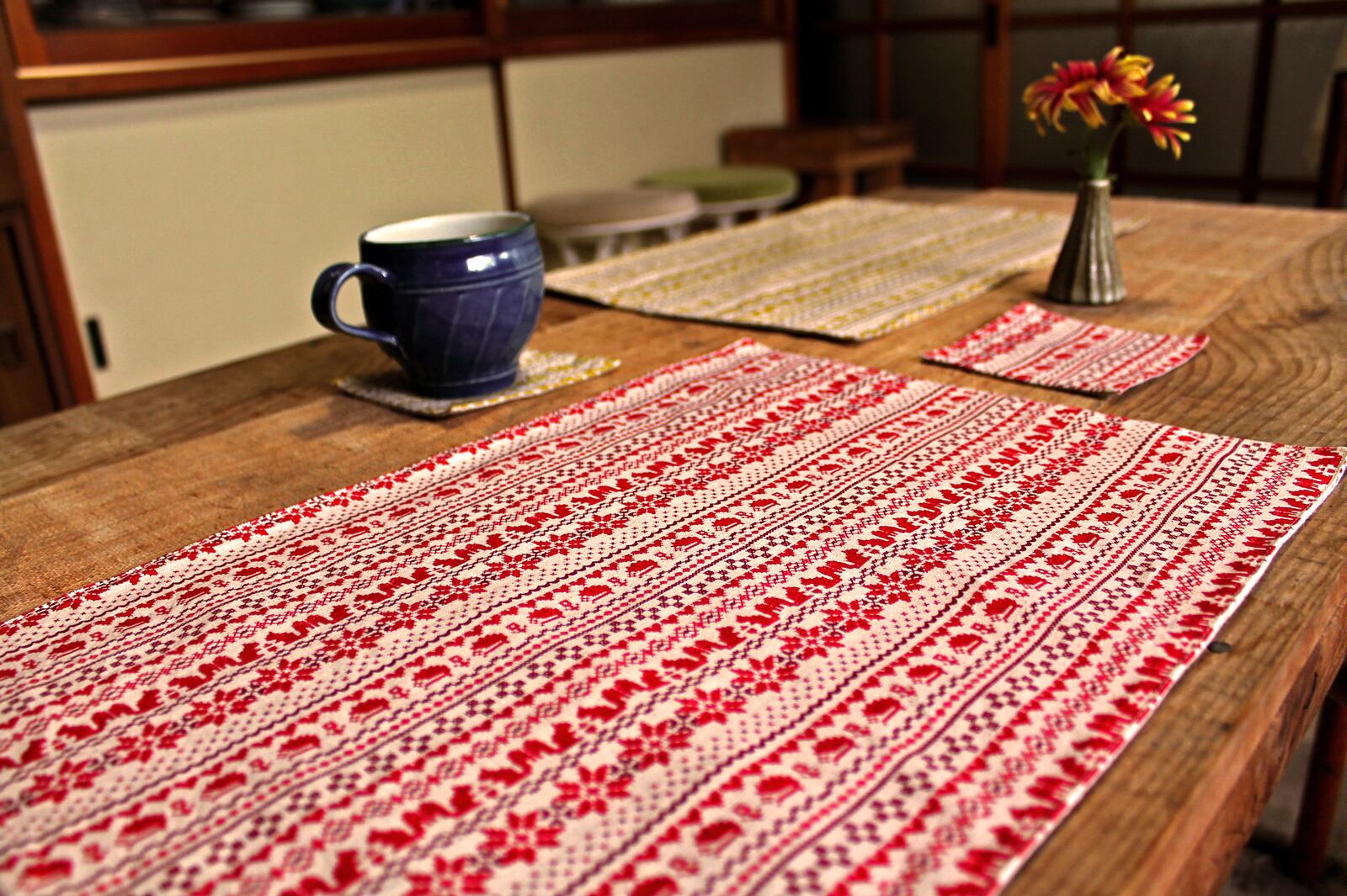 リネンランチョンマット ハリネズミマーチ レッド | ハリネズミグッズ