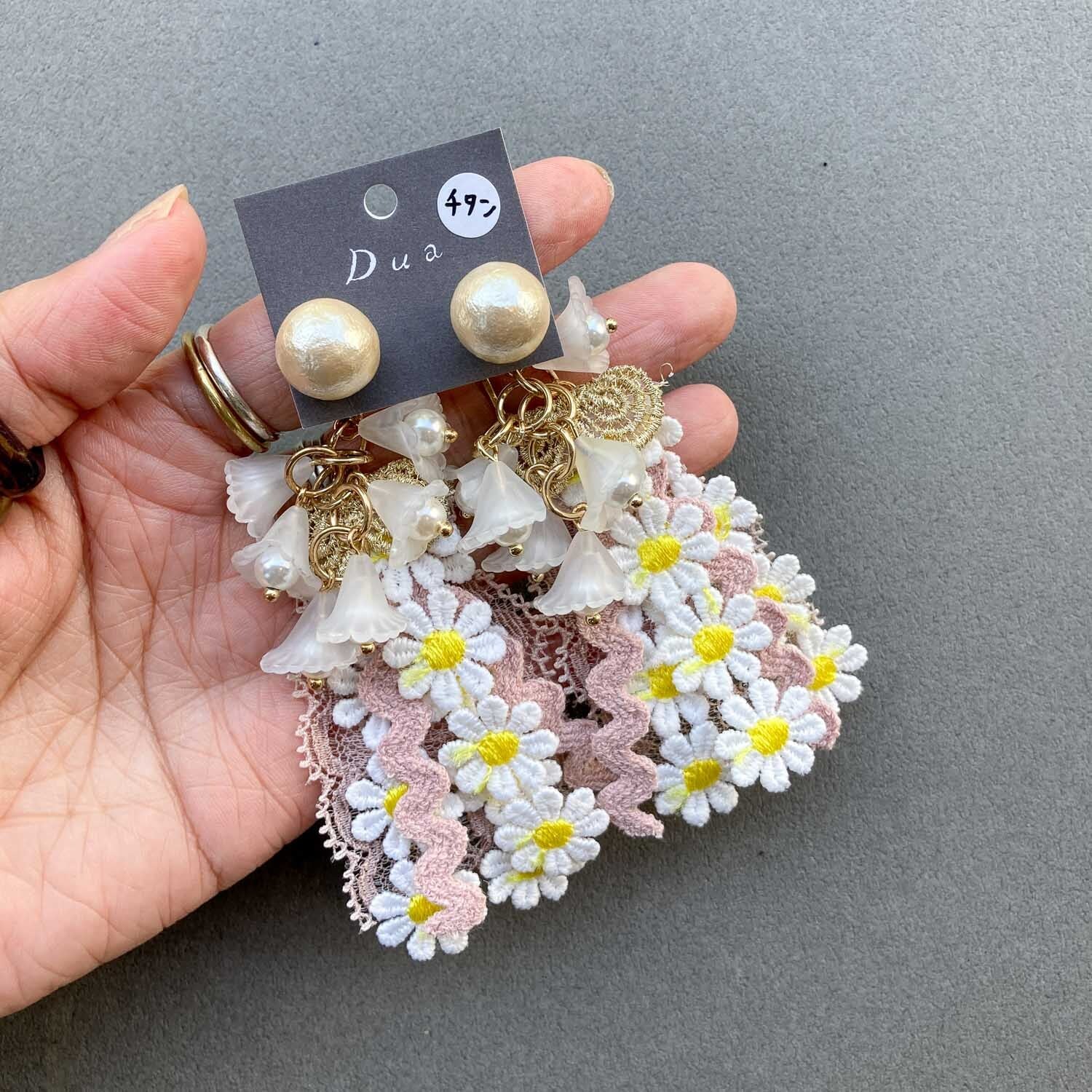 コットンパールといろいろレースタッセルの〈ピアス/イヤリング