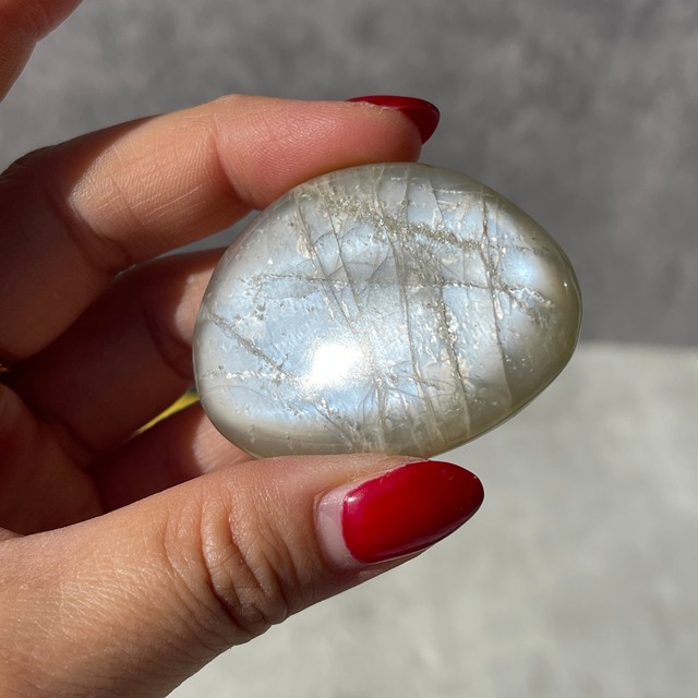 【インド産 ホワイトムーン】パームストーン｜握り石 ② 鉱物 天然石 パワーストーン