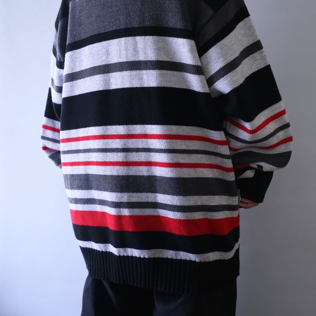"SOUTH POLE" good coloring random border over silhouette knit