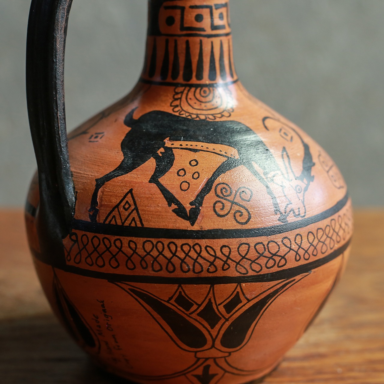 ギリシャからやってきた、個性的なフラワーベース 13