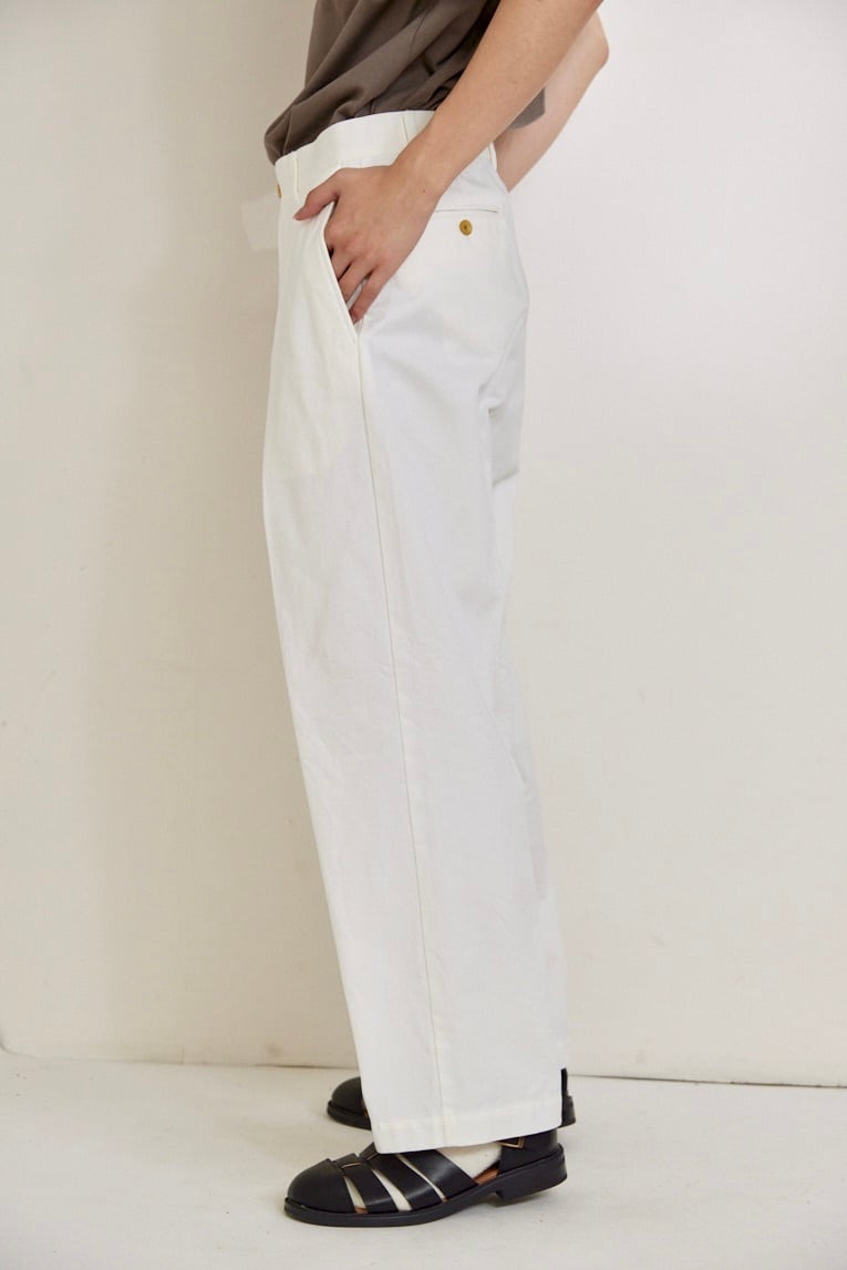 CTTN CHINO TUCK PANTS / コットンチノタックパンツ (WHITE) | KICS