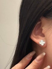 Mini clover pierce