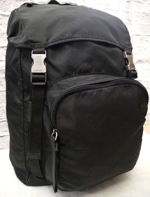 定番17万◆PRADA プラダ V135 ユニセックス 大容量 ナイロン リュック バックパック ロックサック 黒◆使い勝手の良さで大人気の定番モデル