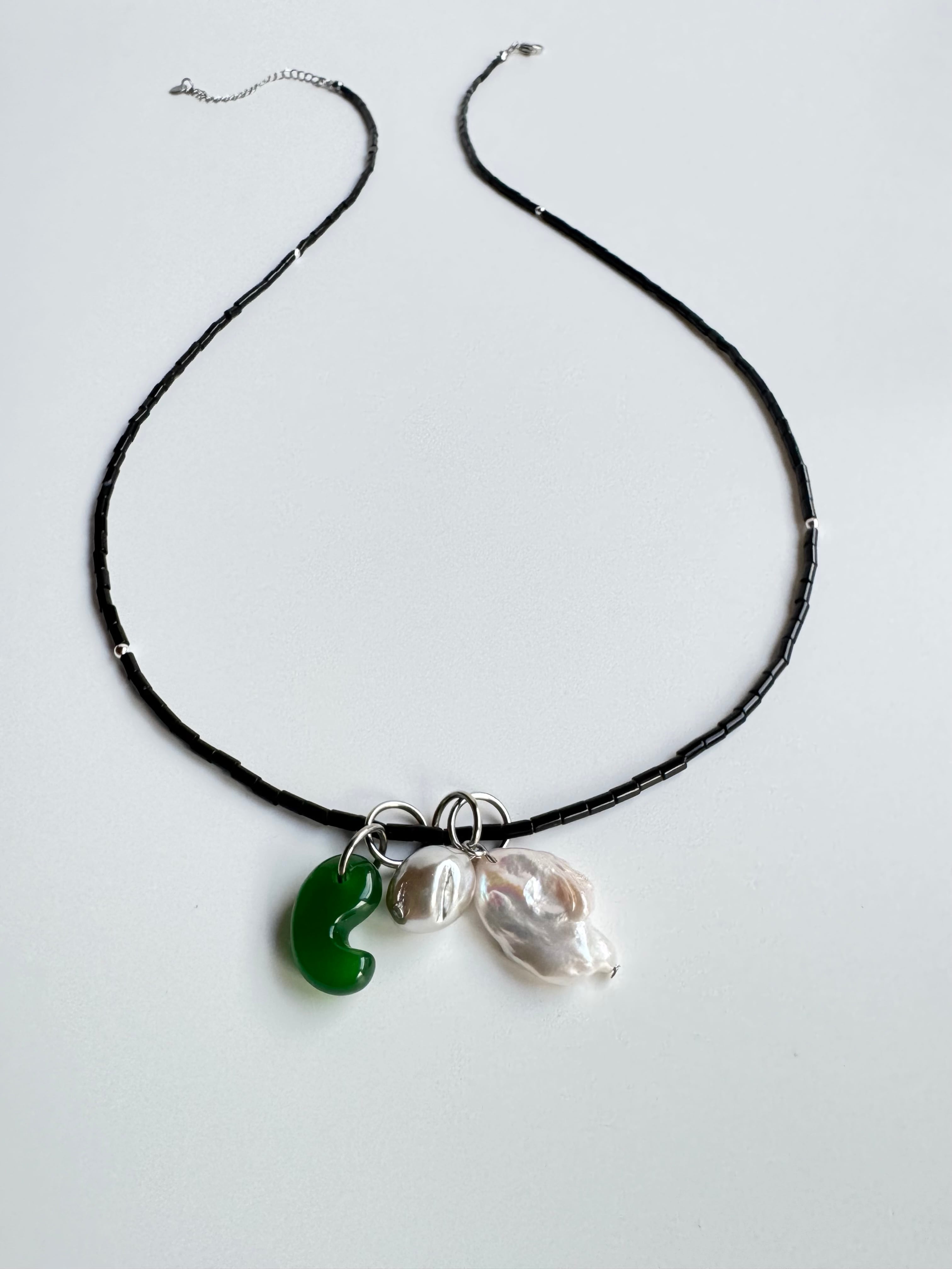 onyx beads arrange charm necklace | Hana aura