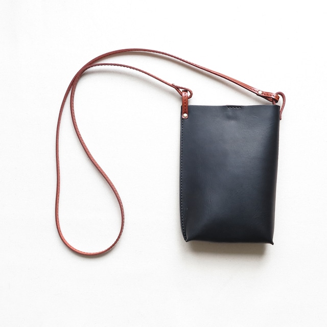 Italian leather pochette「streamline」BLACK