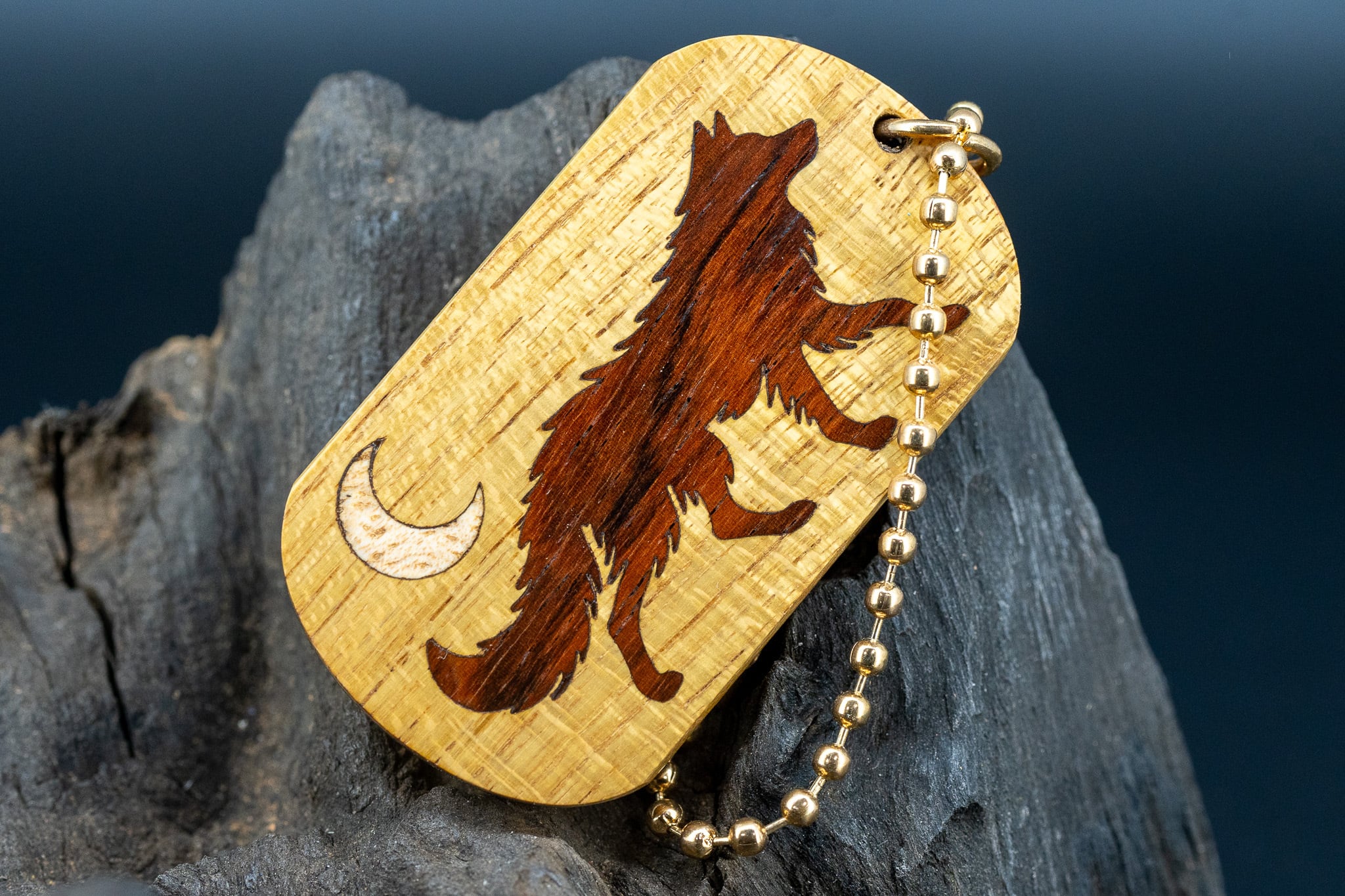 【黄金の木】 御蔵島 金桑 ドッグタグ 象嵌 闊歩