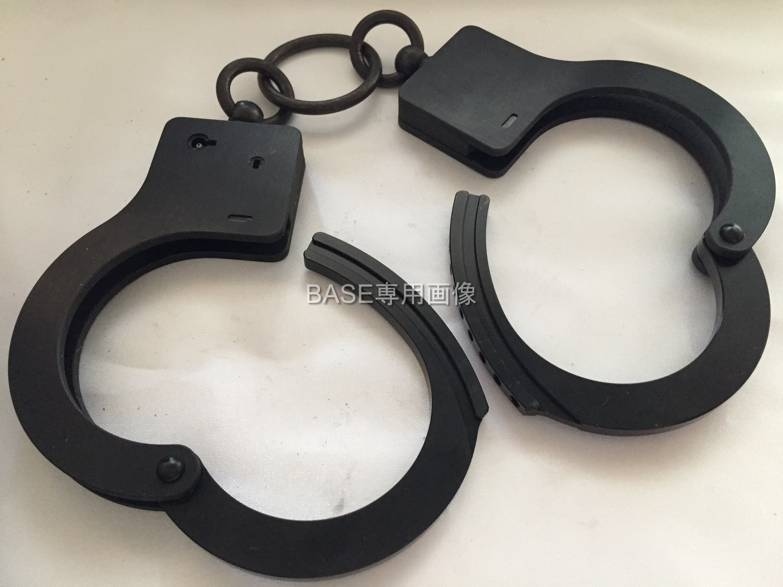 銀３連手錠① アルミ合金製3連手錠 レプリカハンドカフ（黒） | DOOR