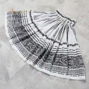 フラダンス 衣装 パウスカート ホワイト系 ALOHA FABRICS カヒコ柄 花柄 シングル ハワイアンプリント アロハ 白 黒 ブラック系 モノトーン レッスン 練習 フラ ダンス かわいい スカート かっこいい ダンス衣装 おしゃれ