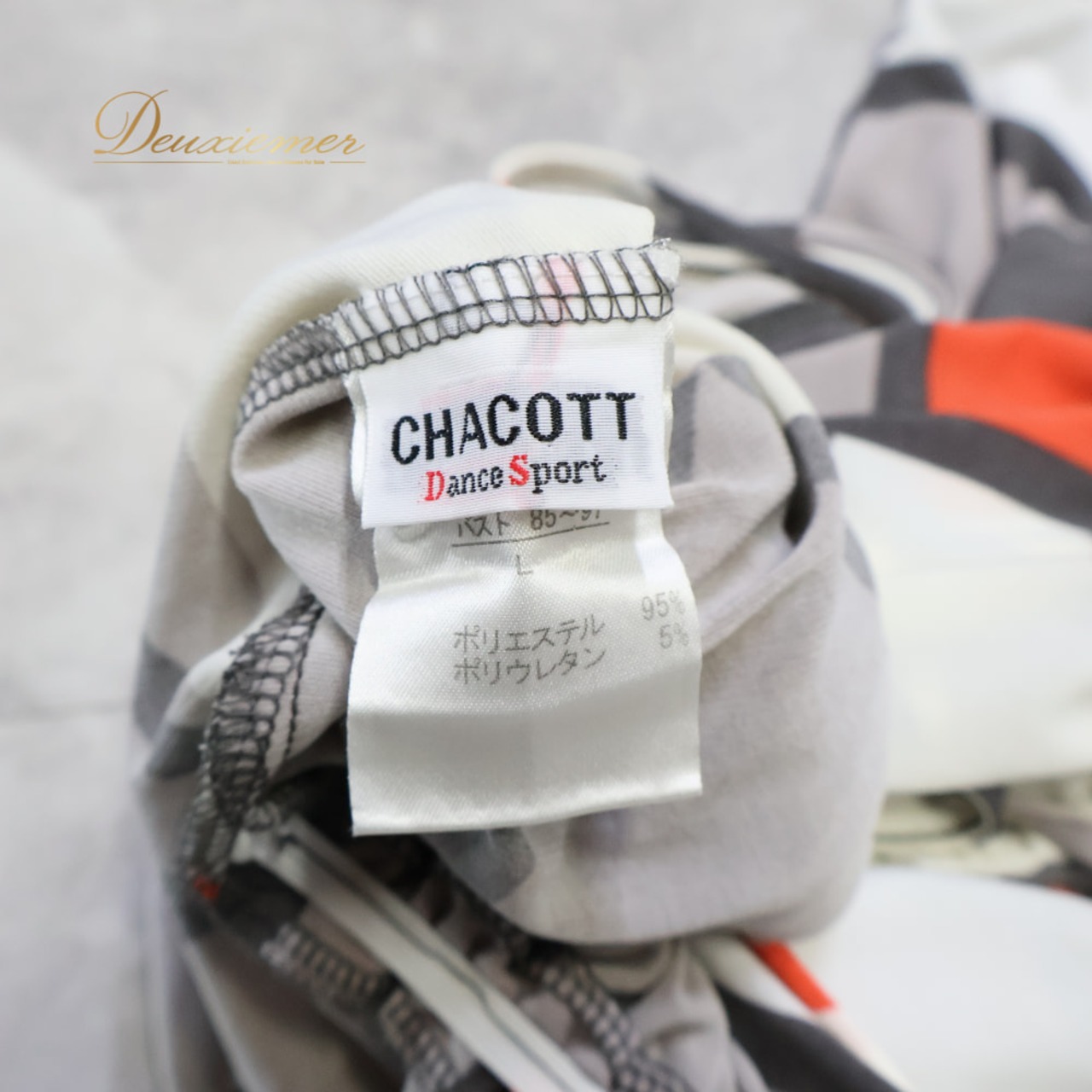 社交ダンス 衣装 Chacott チャコット トップス ブラウス レッスンウェア ホワイト系 グレイ系 オレンジ系 練習 レッスン 伸縮 ストレッチ 柄 模様 幾何学模様 白 かわいい おしゃれ 絞り ダンス衣装 日本製 イベント ステージ パーティー