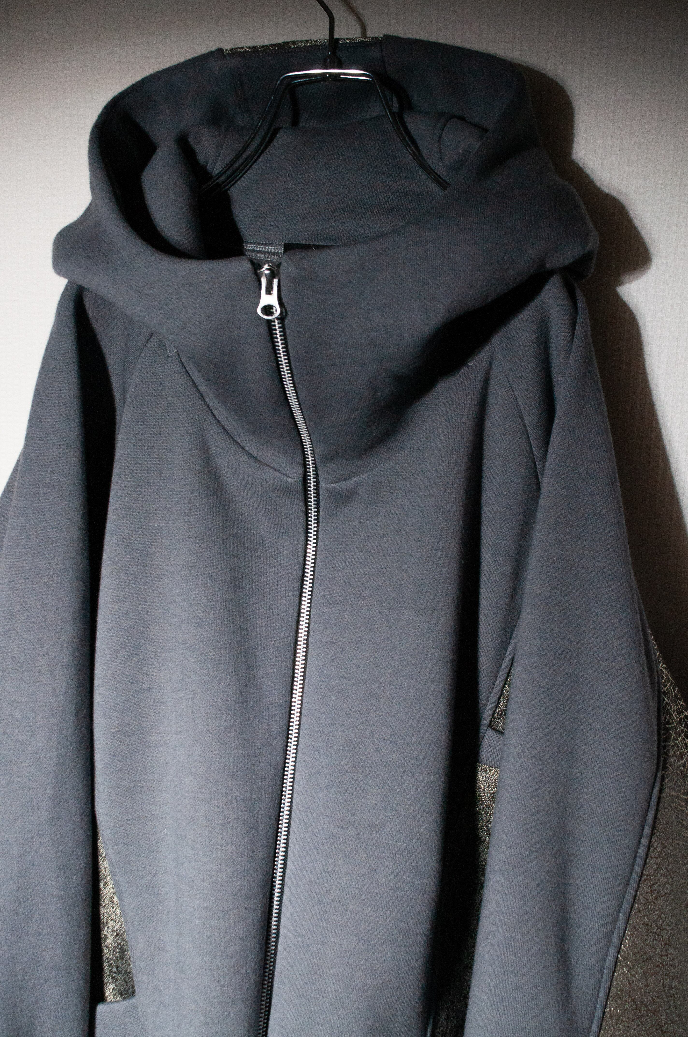 Dolman-Hoodie PW (dark grey/gold) | カクレミ