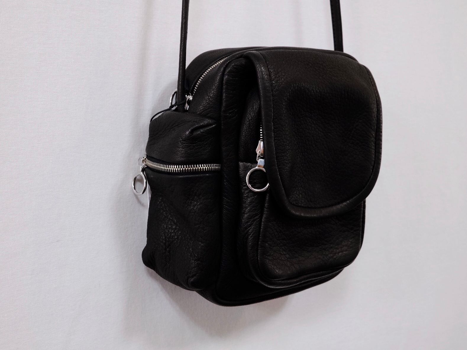 Aeta “DEER LEATHER SHOULDER POUCH” BLACK | Lapel online store powered by BASE Aeta “DEER LEATHER SHOULDER POUCH” BLACK | Lapel online store powered by BASE