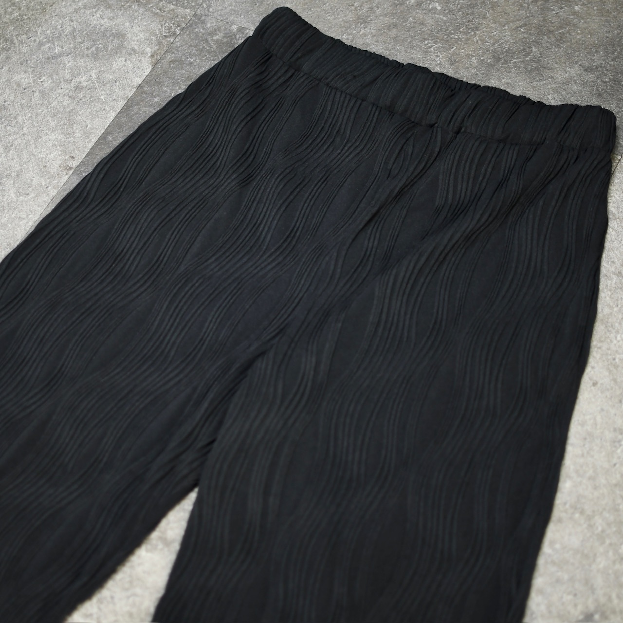 design wave pleats wide pants black