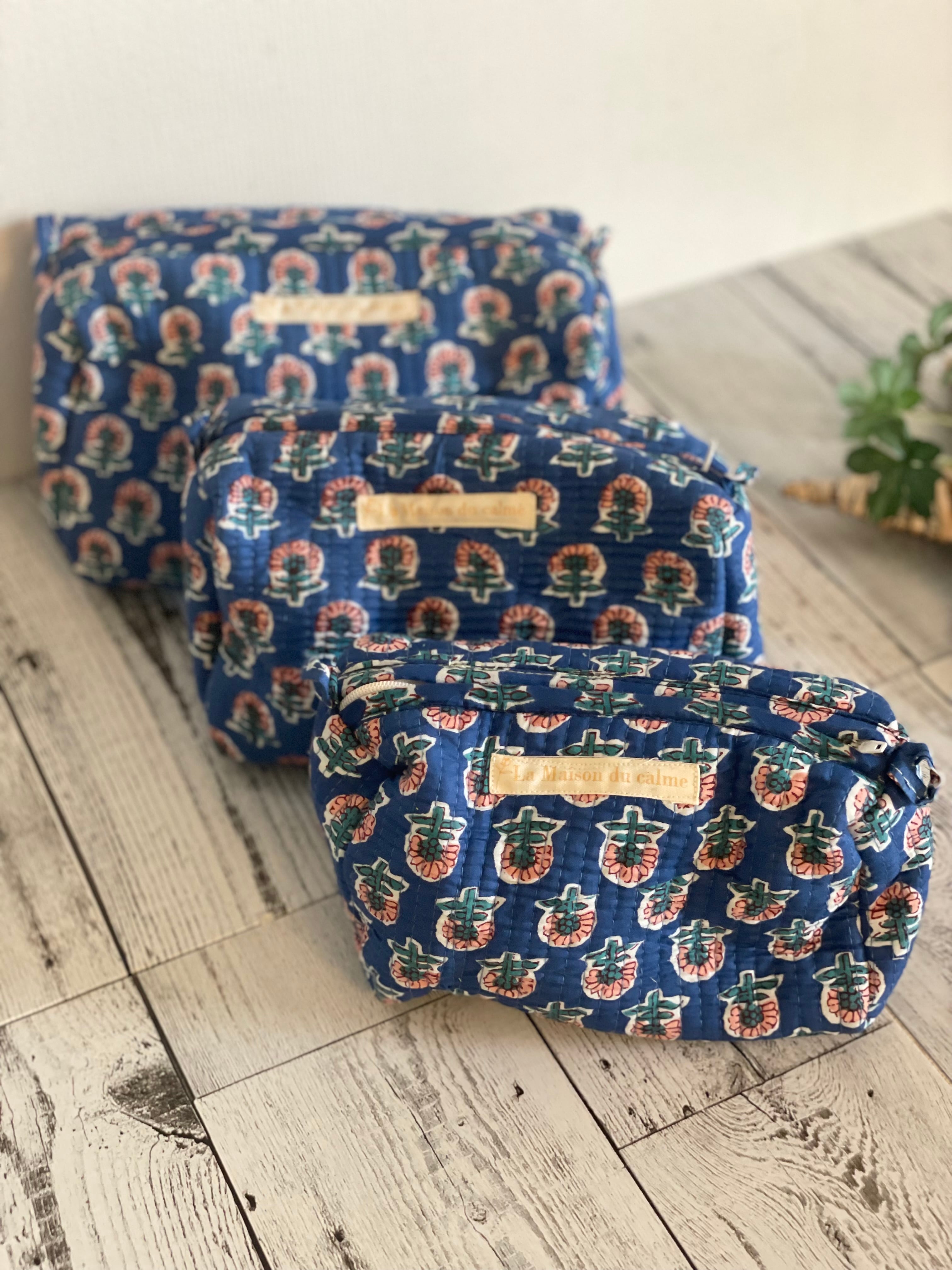 Shop オリジナル】ブロックプリント ポーチ 3 点セット 青桃花 | La