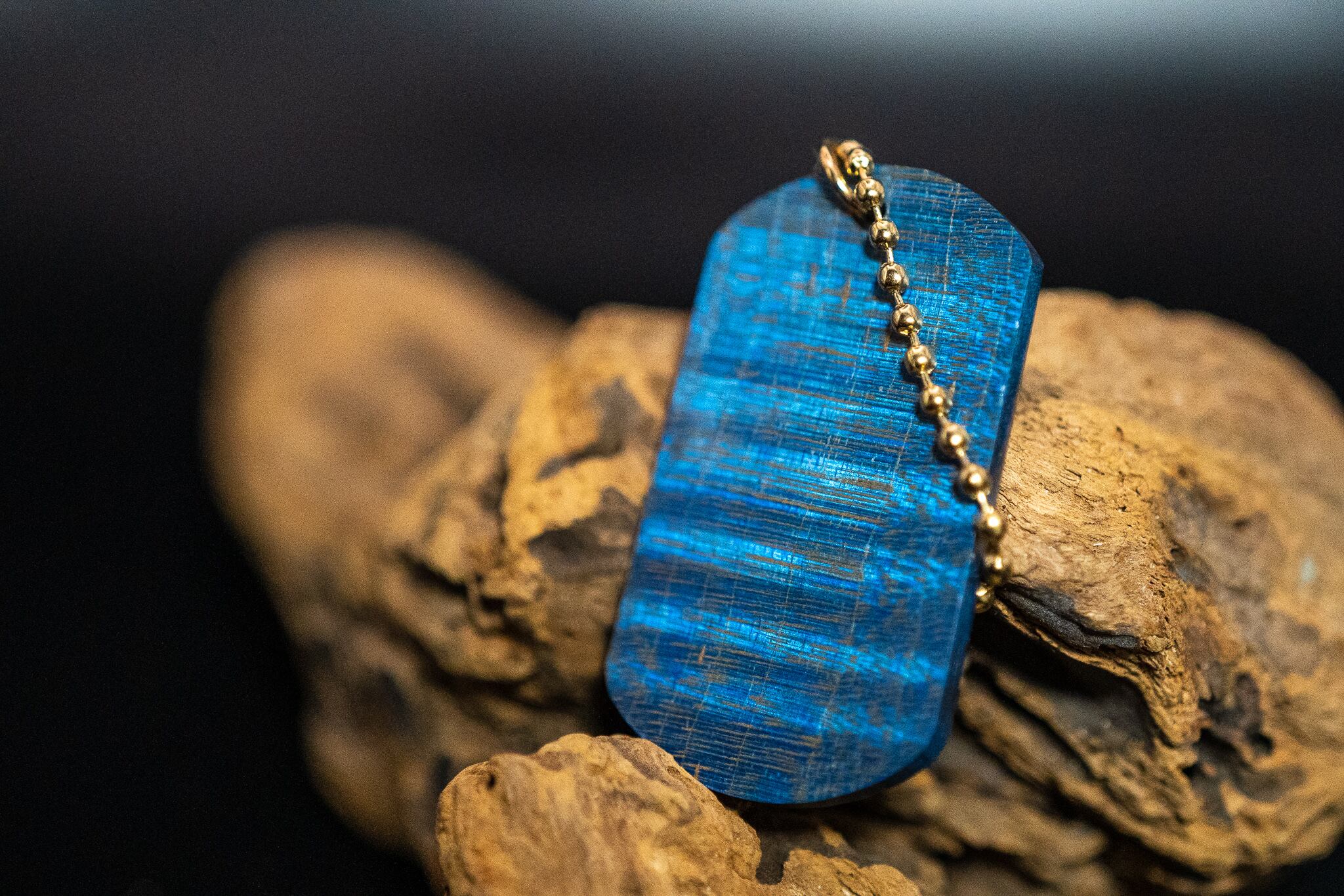 【青い宝石】スタビライズウッド 楓 縮杢ドッグタグ