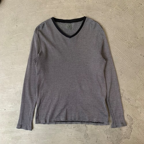Calvin Klein / V-neck T-shirt