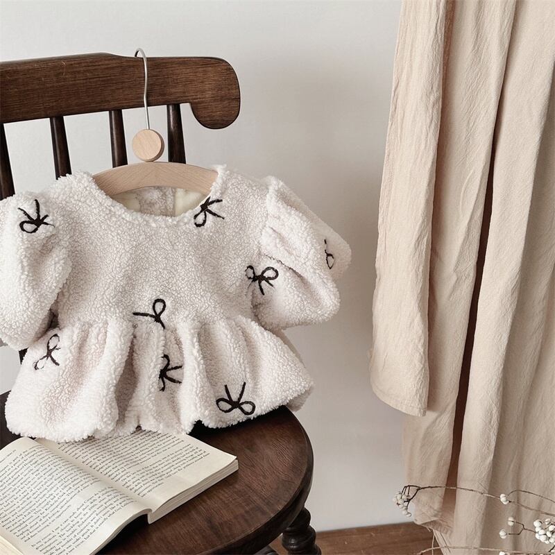 【BABY】蝶結び刺繡もこもこトップス