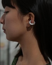 Tema’ Baco - Kaigara “moonC” ：SV｜貝殻ピンクブラウン／2WAYイヤーカフ（Acrylic × Brass）