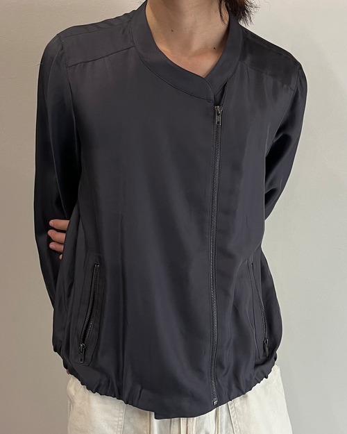 minimal double collarless silk blouson