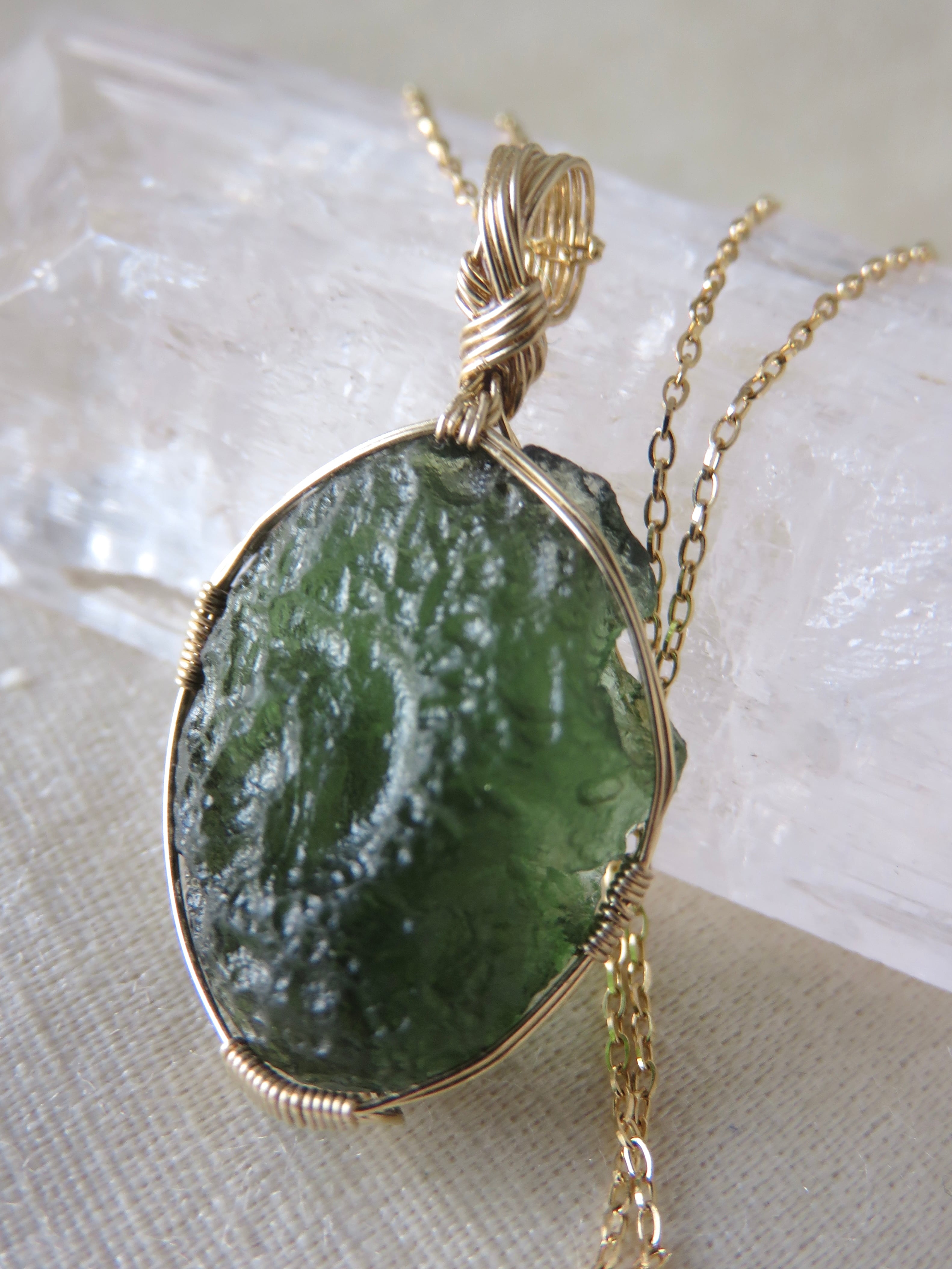 K18 希少 モルダバイト チェコ産 テクタイト 天然ガラス ネックレス 希少 モルダバイト ビーズ テクタイト 天然ガラス K18 希少