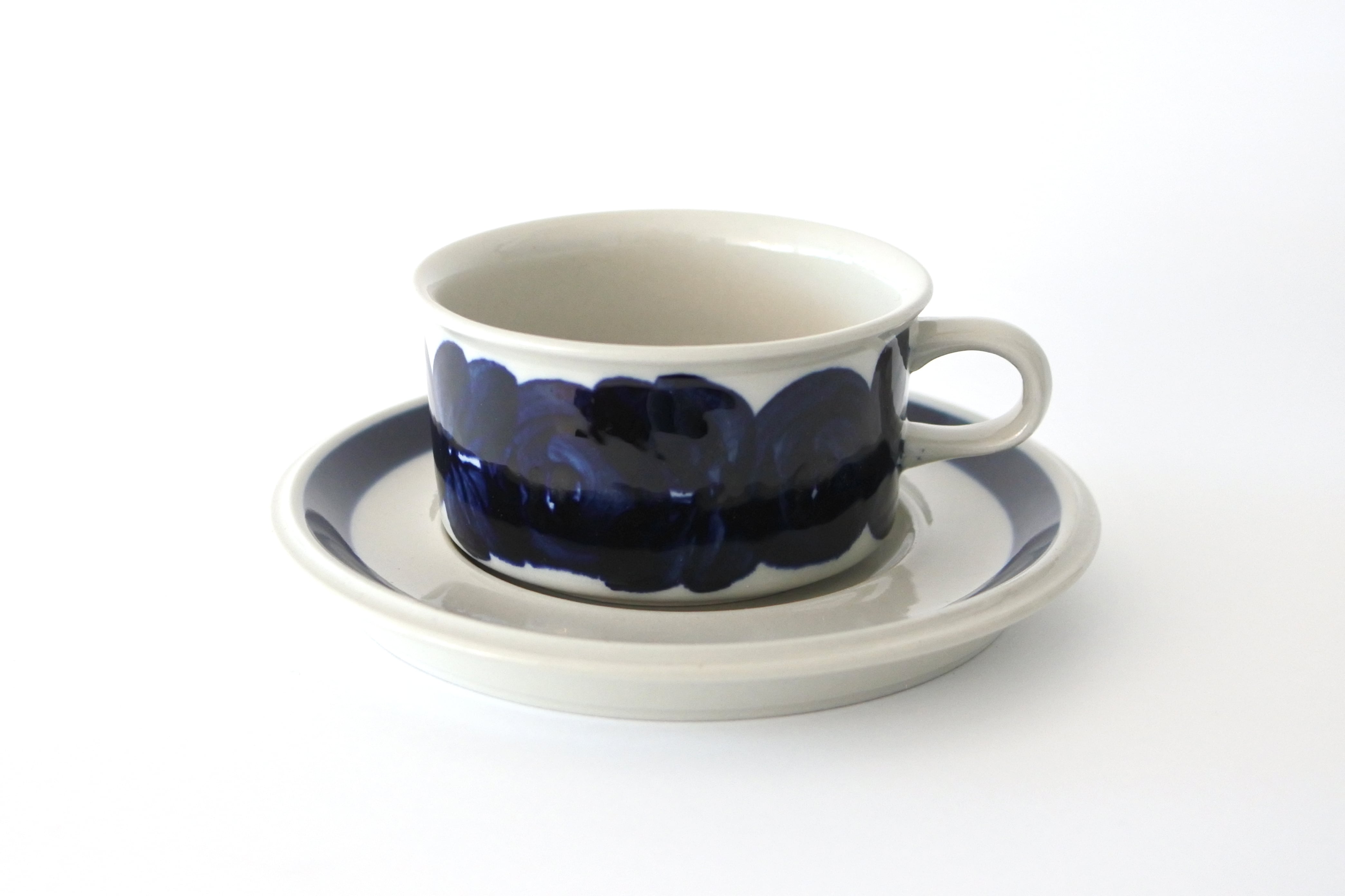 vintage ARABIA ANEMONE tea cup & saucer / ヴィンテージ アラビア