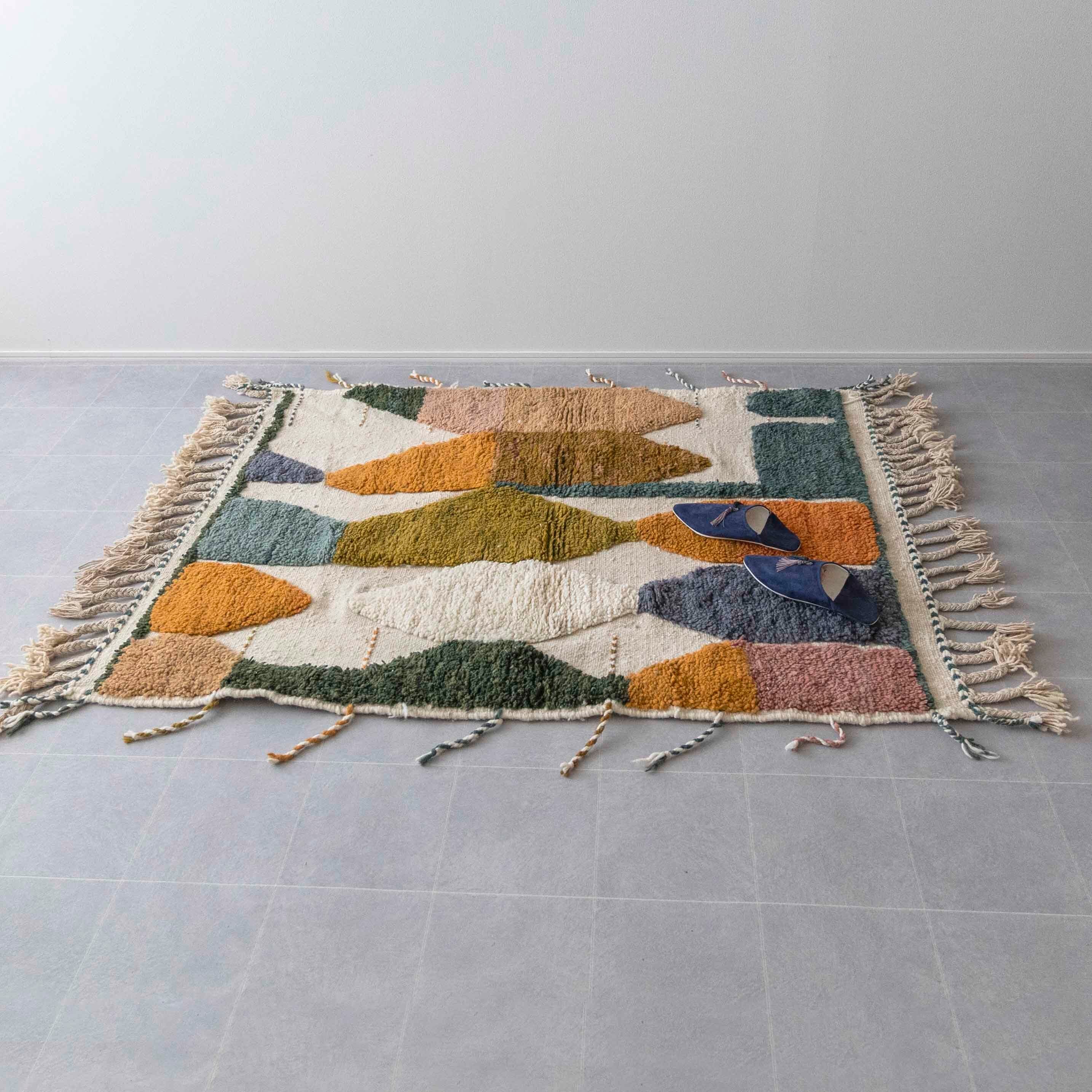 チュニジア・モロッコ産 手織りラグ 弱々し 126cm×187cm 