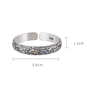 牡丹のバングル - 職人の手による精巧な彫金技術が光る　B078