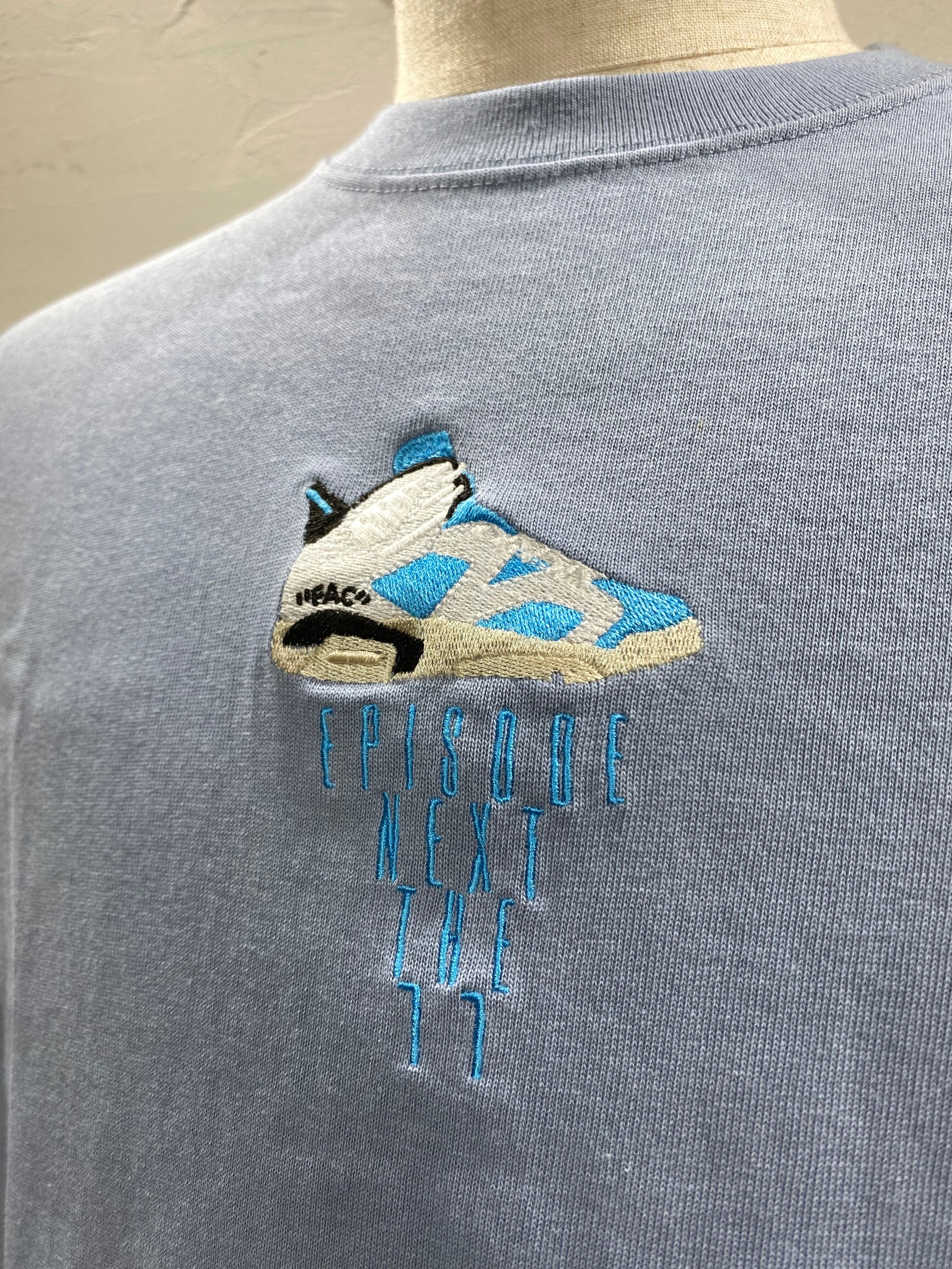 FACTOR X スニーカー柄 EPISOE NEXT THE11 TEE ストーンブルー/UNC L