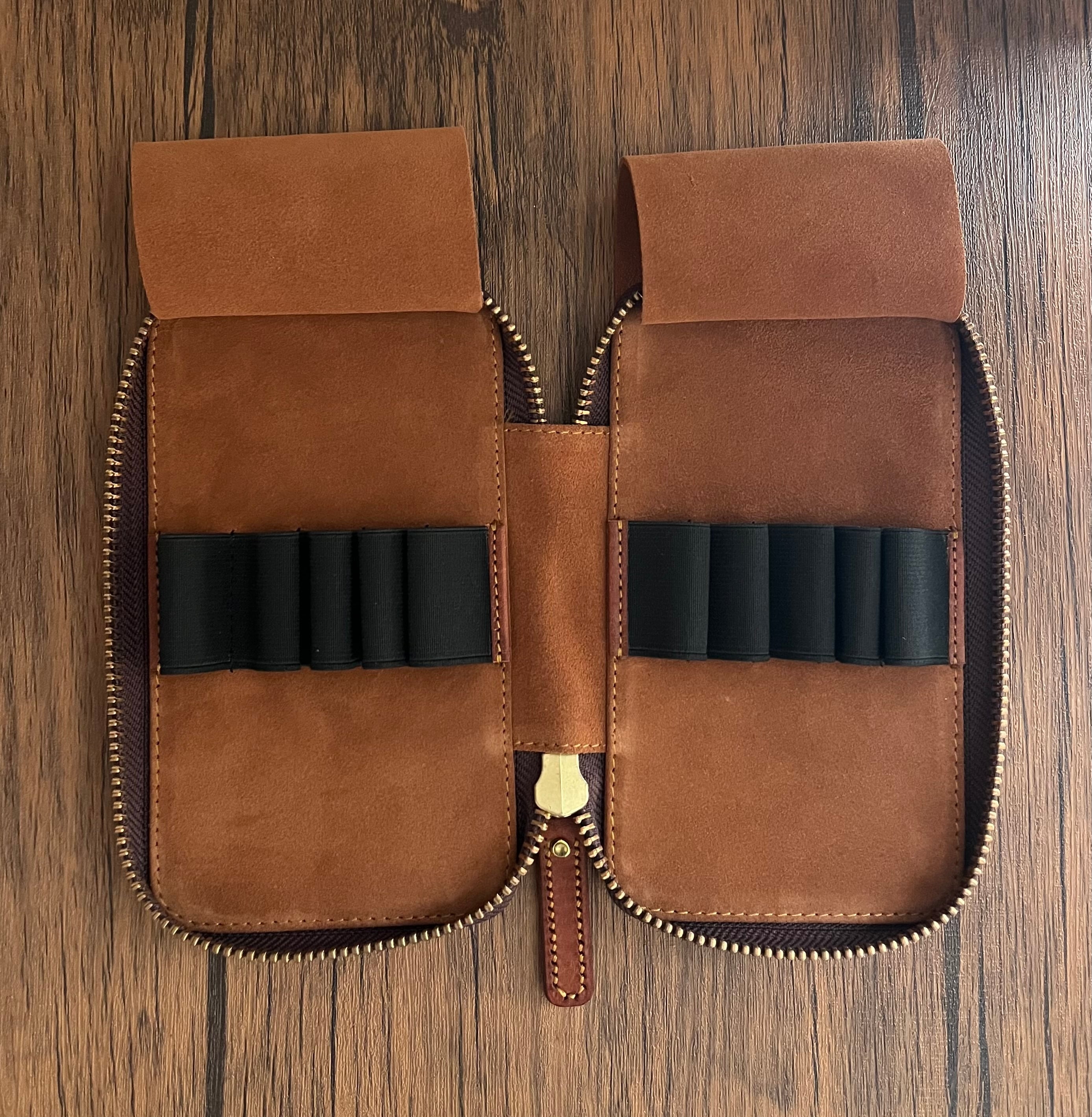 バハギア ペンケース ラウンドジップ型 10本挿 プエブロ シエナ