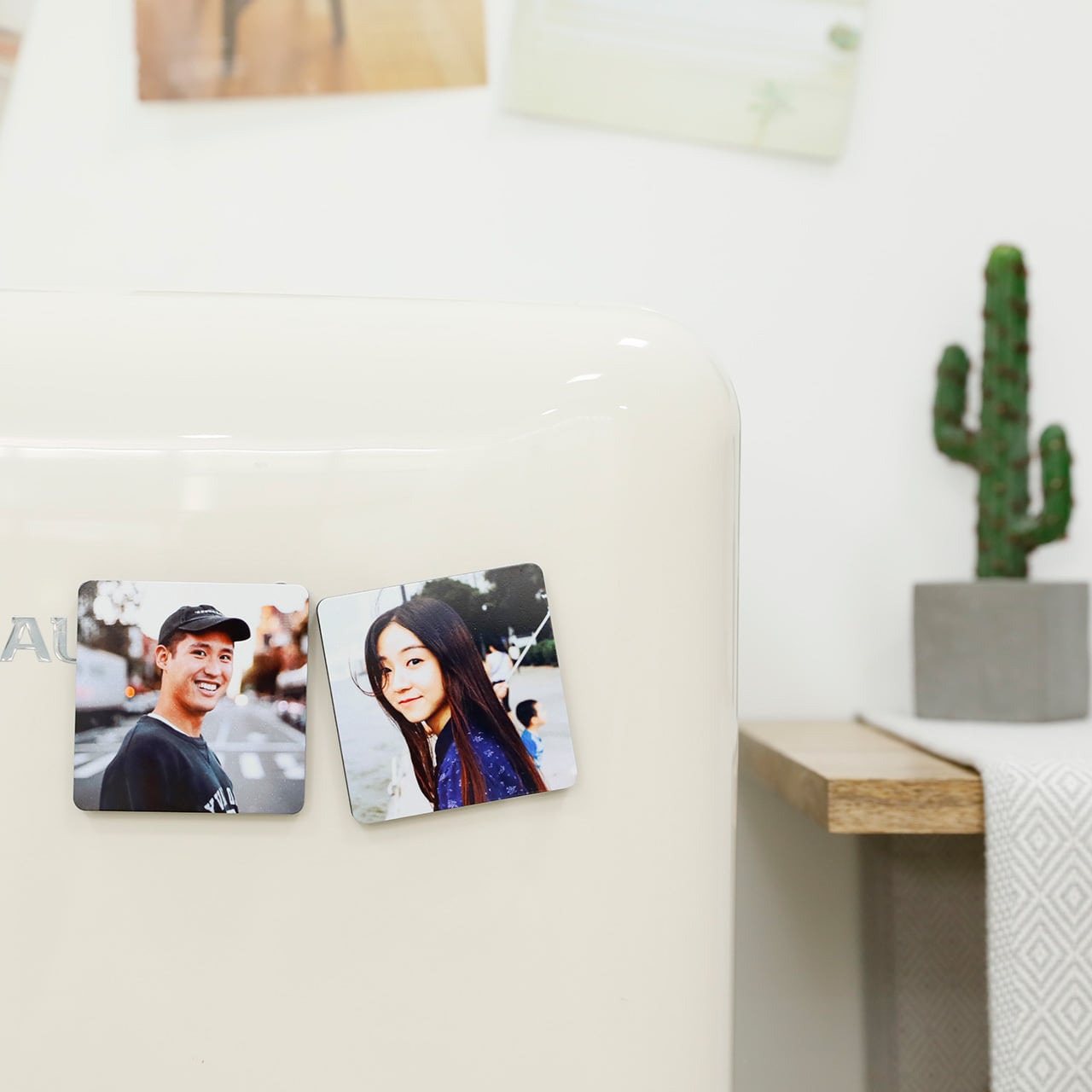 マグネットフォトスタンド90BM(マグネット付フォトスタンド/90×90mm