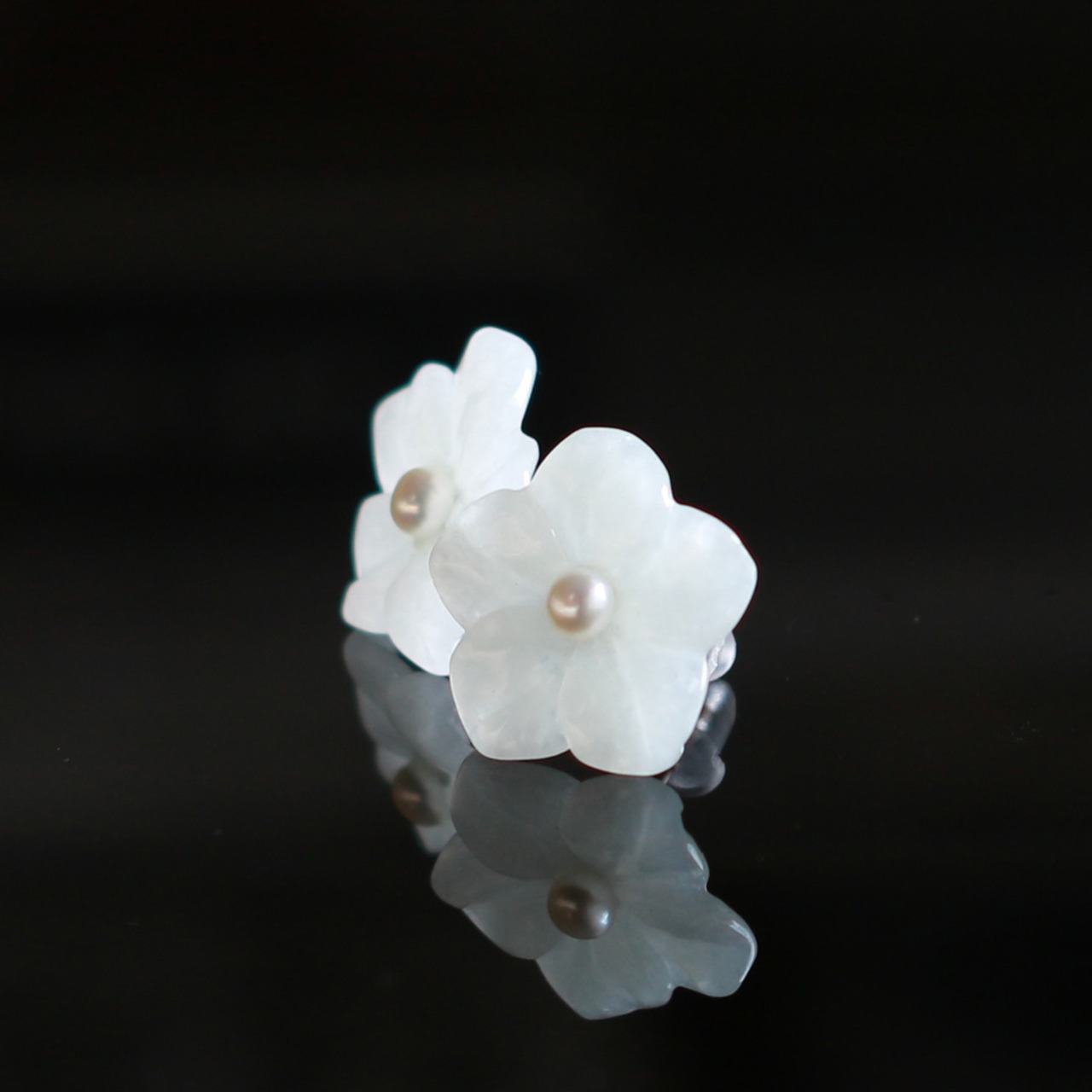 お花の翡翠とパール可愛い！flower and pearl ピアスorイヤリング A貨翡翠  jd_mm1102