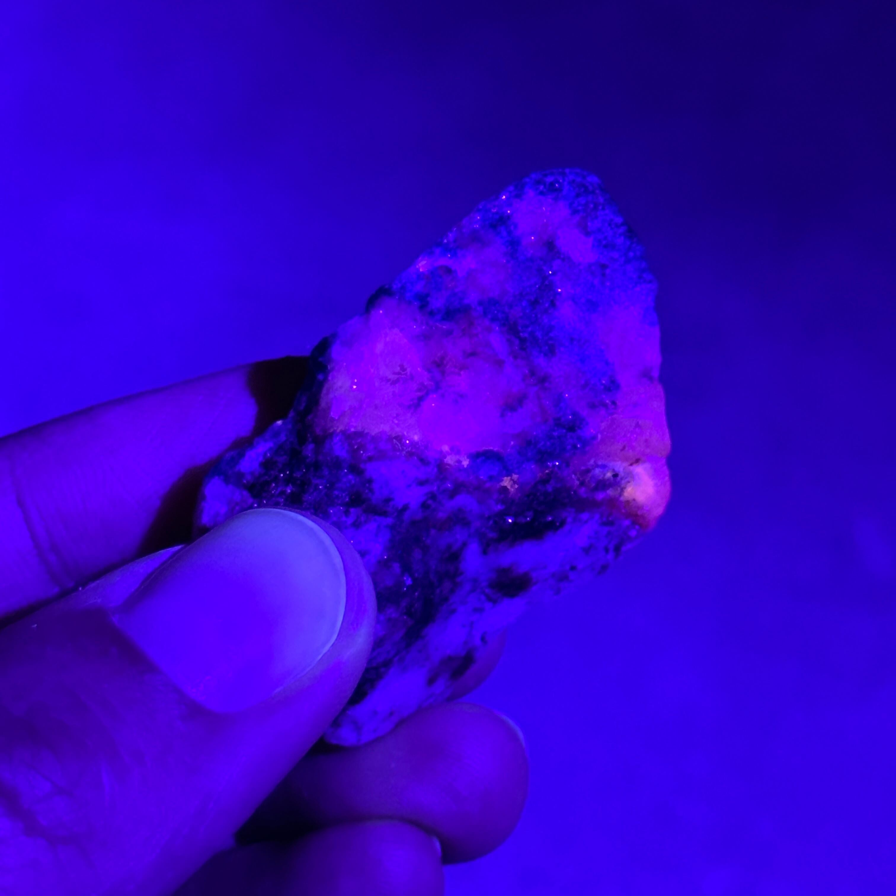 蛍光◎アフガナイト 原石42◇Afghanite◇ 天然石・鉱物