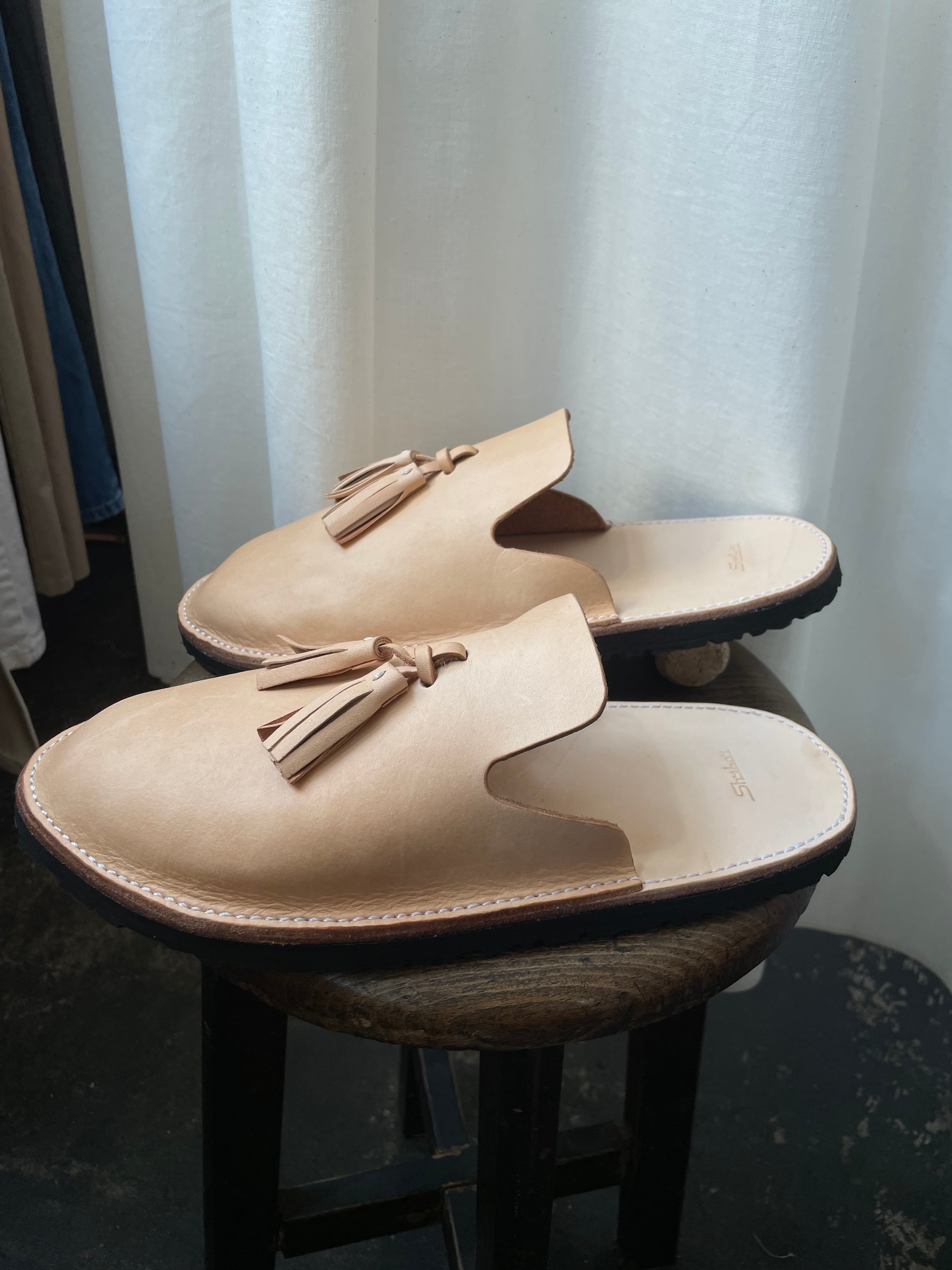 ハンドメイド　レザータッセルサンダル　ヌメ革　本革　革靴　シューズ　スニーカー ハンドメイド レザーサンダル タッセル ヌメ革 本革 革サンダル 26.5cm