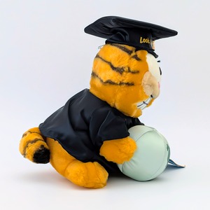 ☆ VINTAGE 1980年代初期 ☆【 Garfield ( ガーフィールド ) 】『 GARFIELD WORLDLY GRAD 卒業式ガーフィールド ワールドリー グラッド』Look out world! / ぬいぐるみ / プラッシュ / plush / 1980年代年製 〚アメリカン雑貨 アメトイ〛