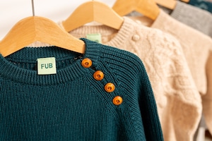 FUB /  Rib sweater w/ wooden buttoms