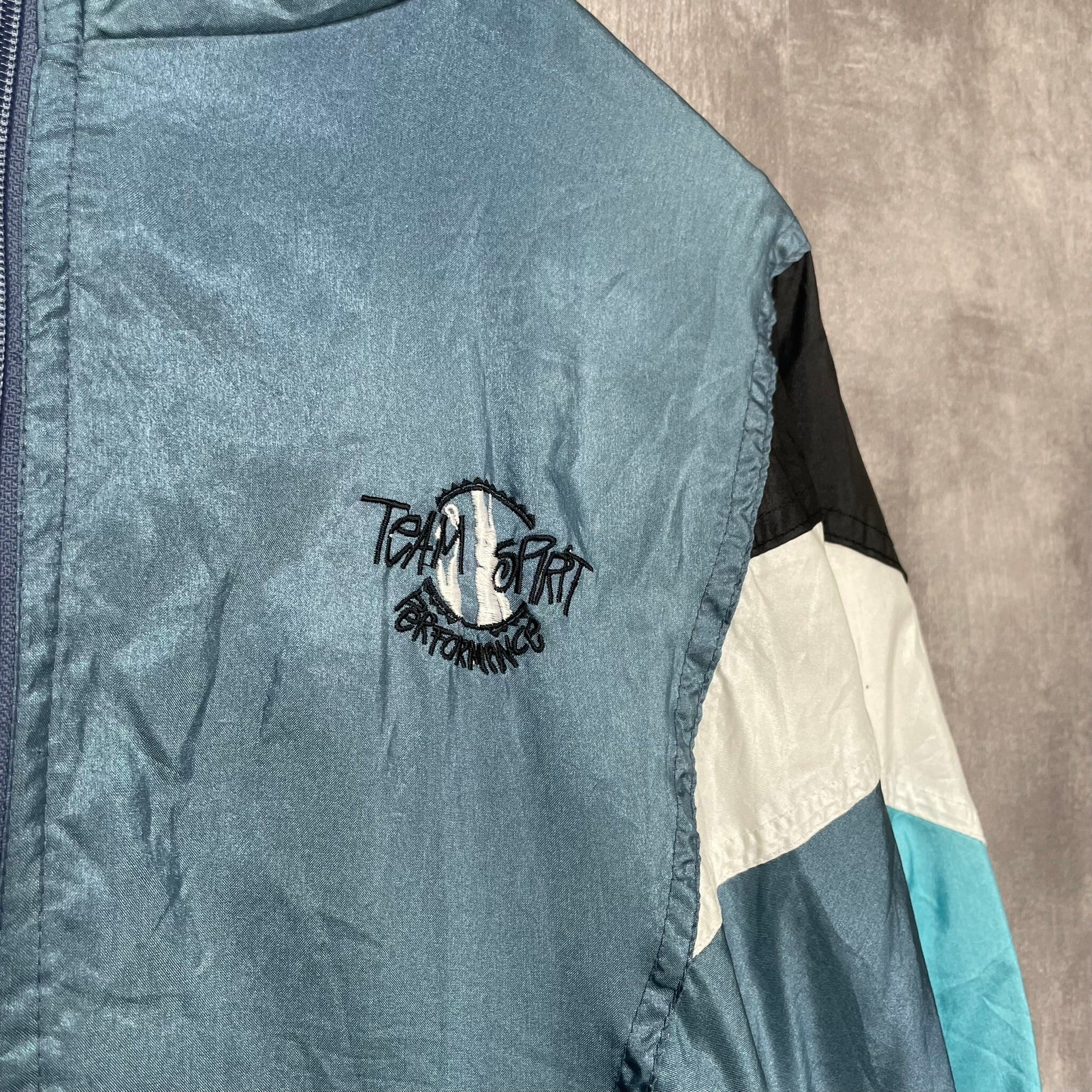 DECATHLON ナイロンジャケット M 刺繍 | 古着屋OLDGREEN DECATHLON ナイロンジャケット M 刺繍 | 古着屋OLDGREEN