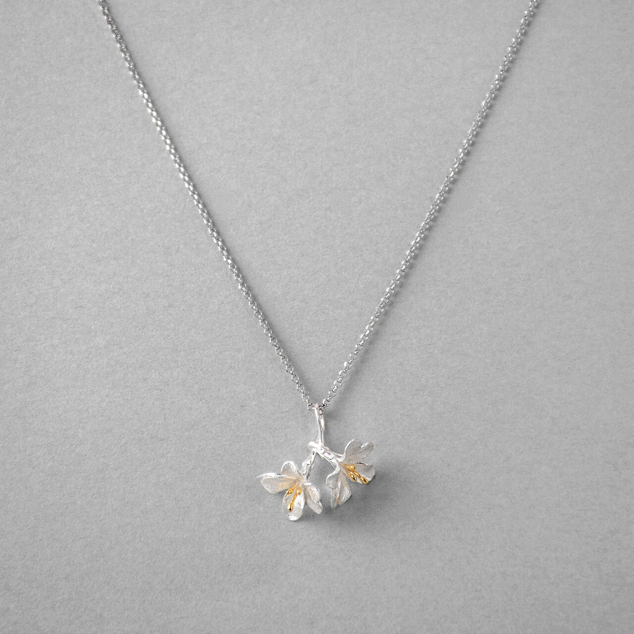 ツイン・フリージア チャーム