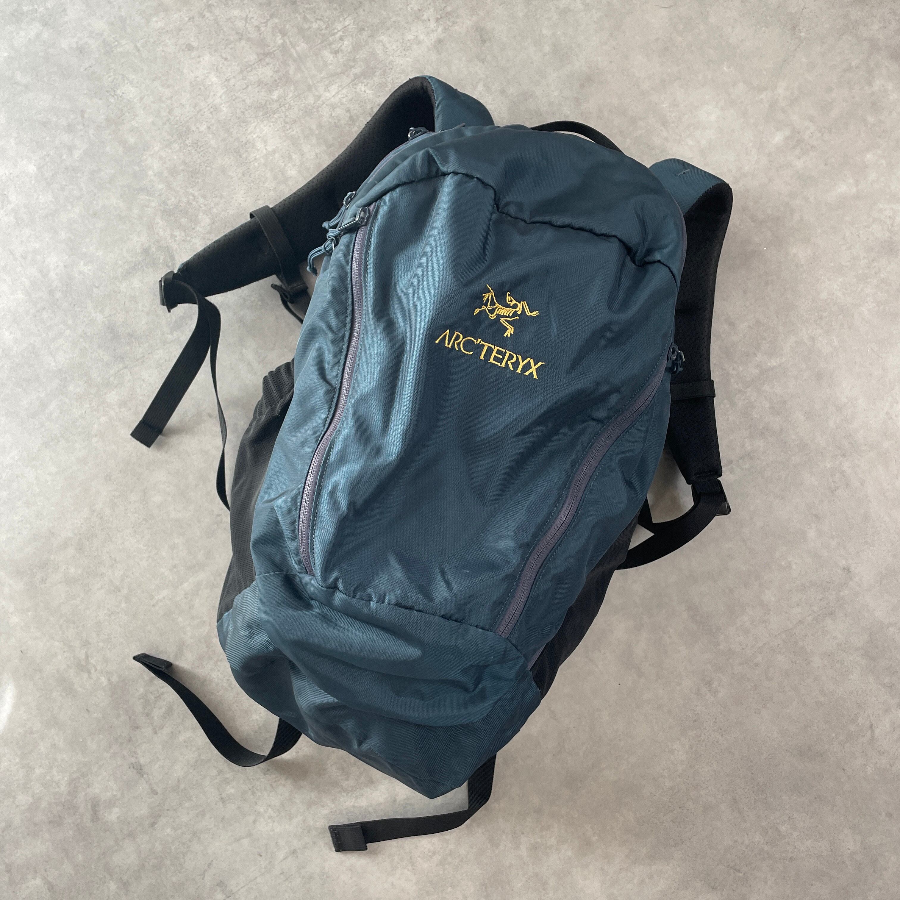 日本限定 Arc’teryx 旧型 mantis26 金文字 リュック 紺色